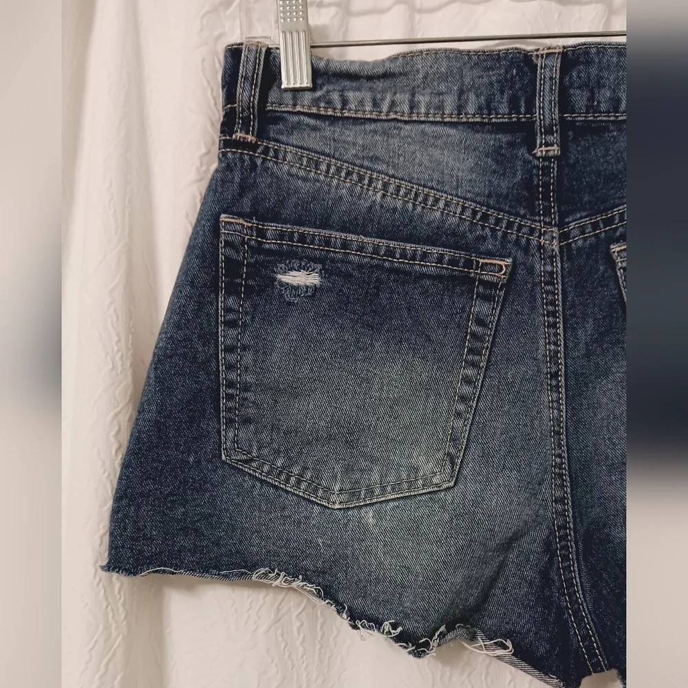 CHELSEA High Rise, Distressed, Cut Off,Clasic 5 Pockets Jean Shorts Size 5